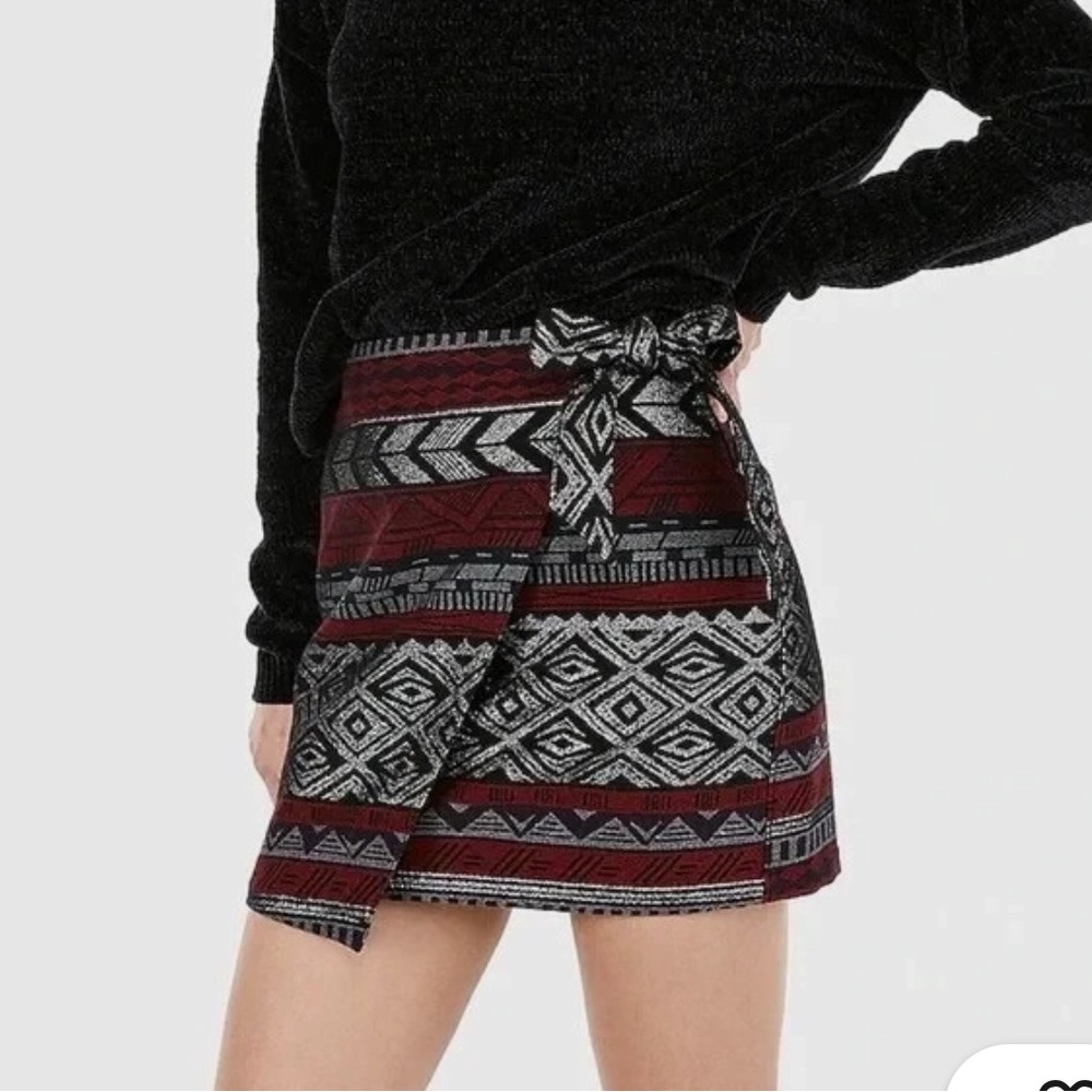 Express Jacquard Skirt